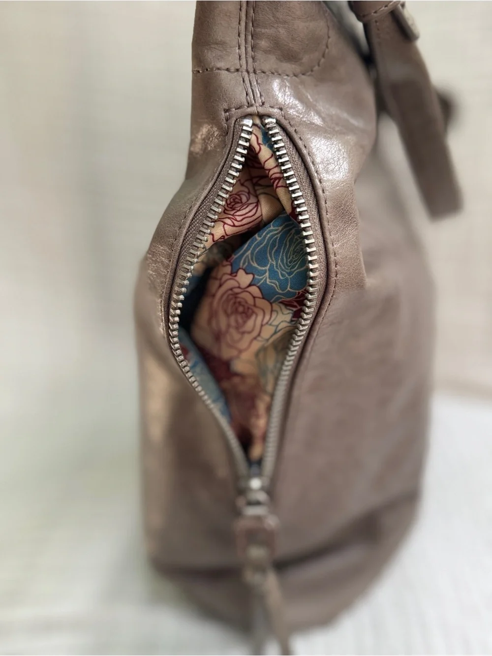 HOBO Vintage Slouch hobo purse with Floral Lining